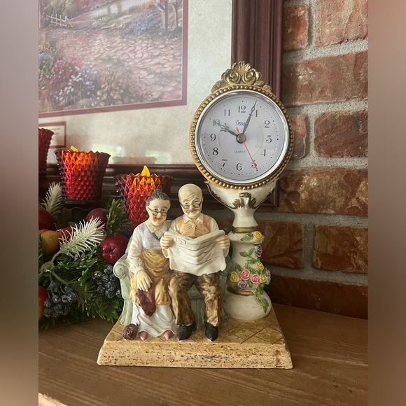Vintage Crosa Quartz Grandma & Grandpa Heavy Mantel Clock - Picture 4 of 7